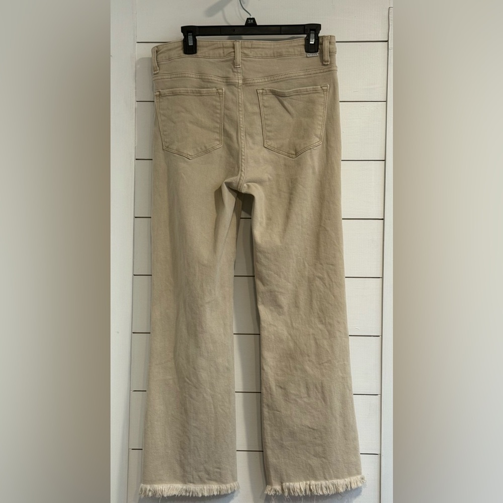Distressed Cropped Risen Jeans! ๐ - Picture 2 of 7